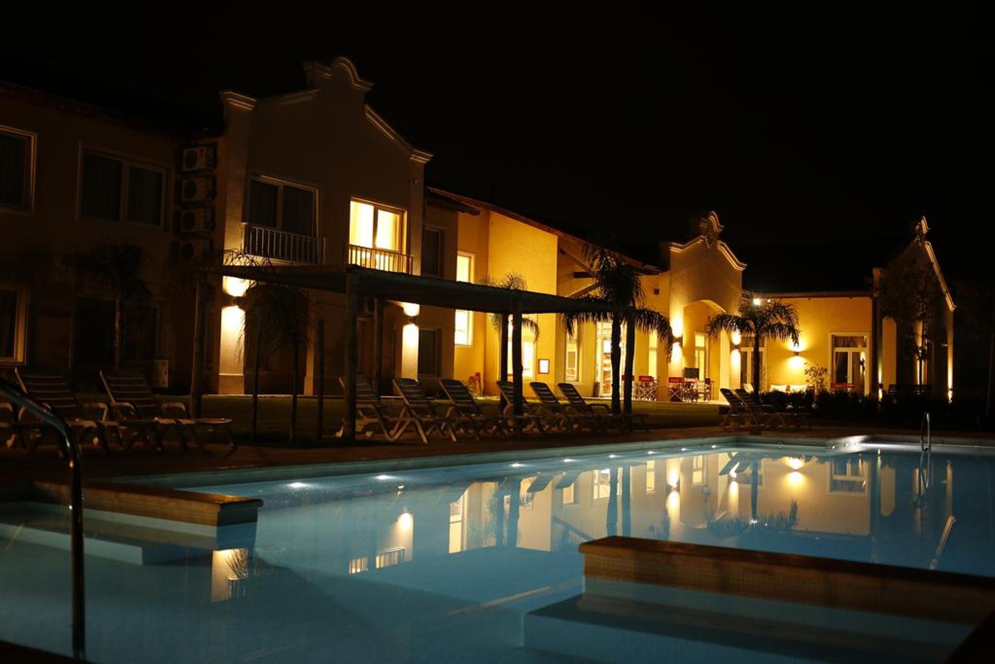 Hotel Howard Johnson Trenque Lauquen Exterior foto