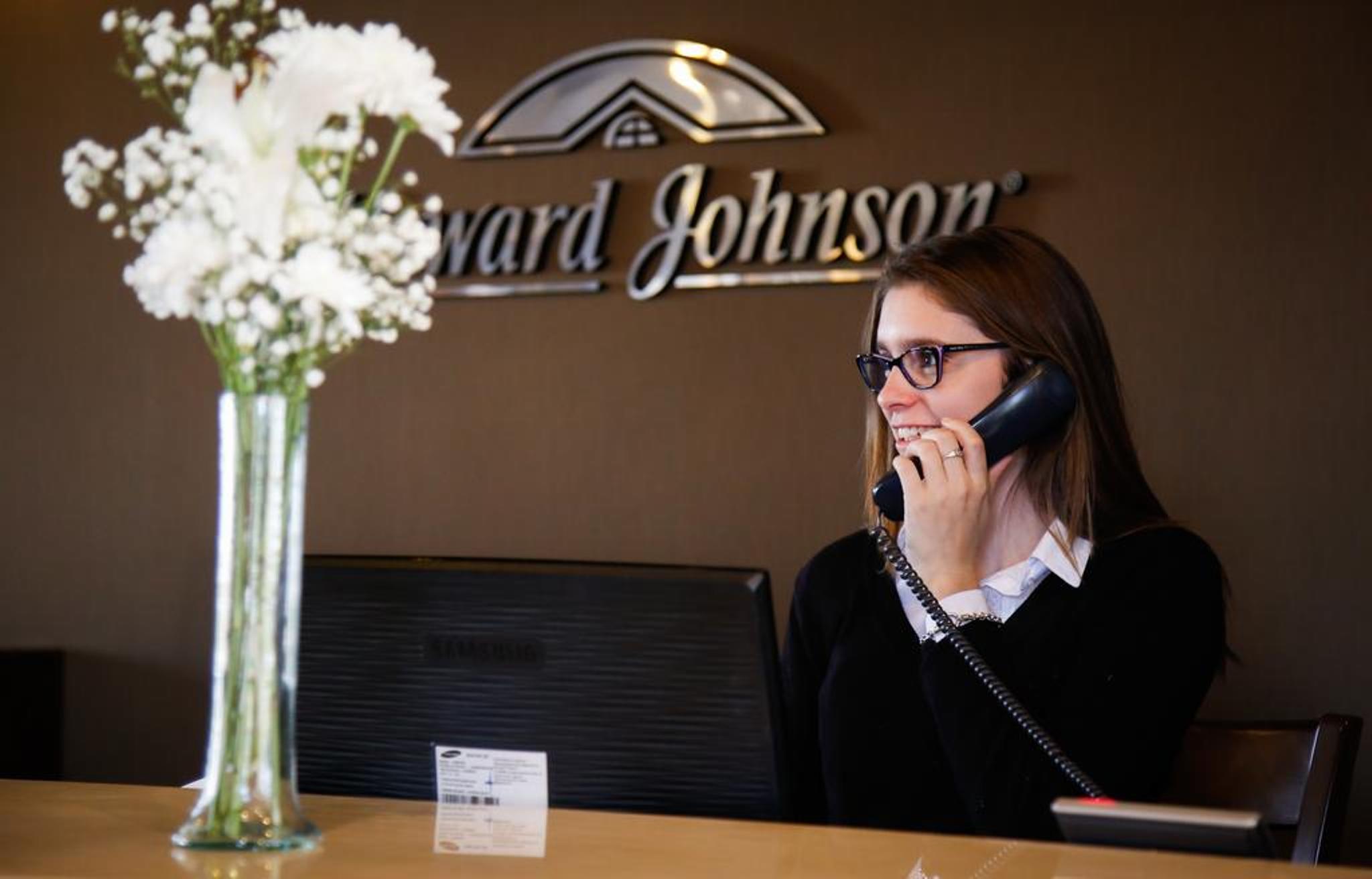 Hotel Howard Johnson Trenque Lauquen Exterior foto