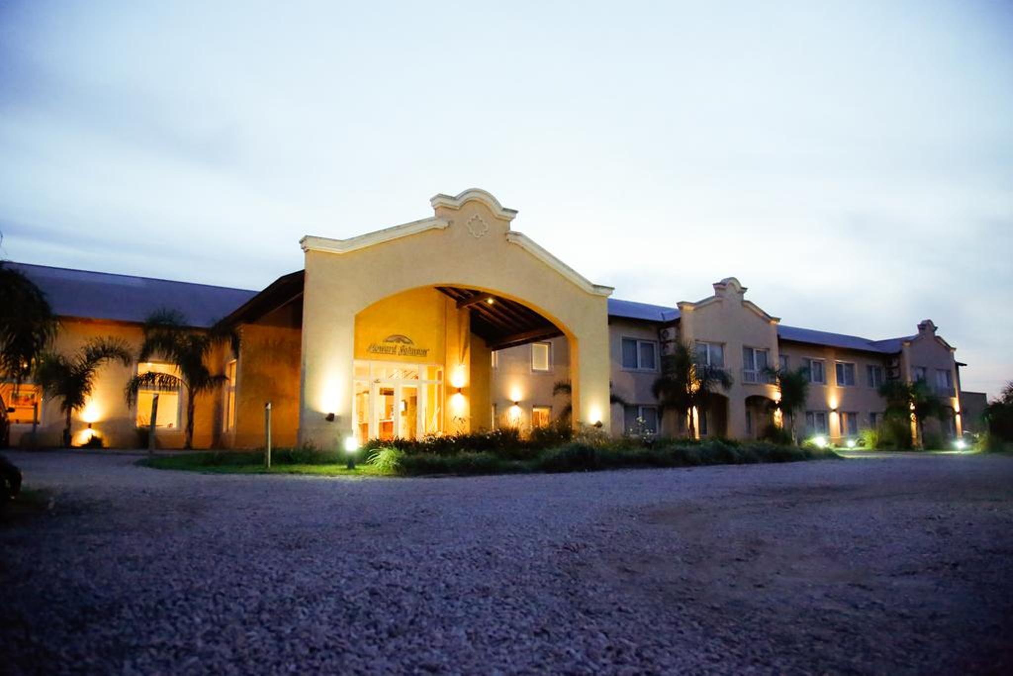 Hotel Howard Johnson Trenque Lauquen Exterior foto